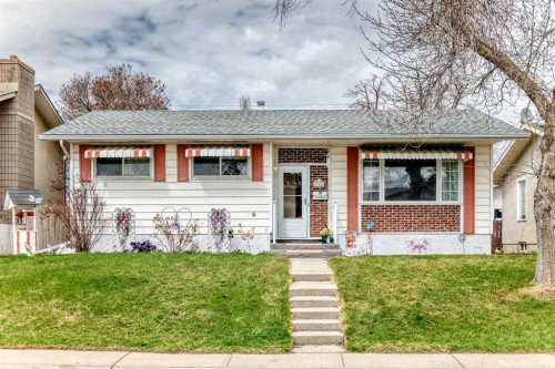 165 Marbrooke Circle Ne, Calgary, AB - Outdoor With Facade