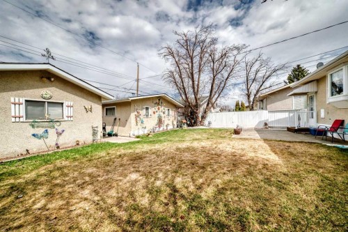 165 Marbrooke Circle Ne, Calgary, AB - Outdoor
