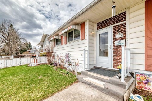 165 Marbrooke Circle Ne, Calgary, AB - Outdoor