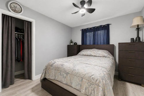 13 Green Meadow Crescent, Strathmore, AB - Indoor Photo Showing Bedroom