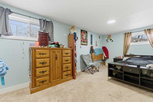13 Green Meadow Crescent, Strathmore, AB - Indoor Photo Showing Bedroom