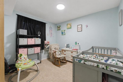 13 Green Meadow Crescent, Strathmore, AB - Indoor Photo Showing Bedroom