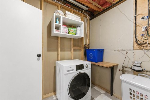 13 Green Meadow Crescent, Strathmore, AB - Indoor Photo Showing Laundry Room