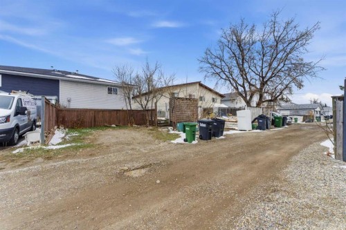 13 Green Meadow Crescent, Strathmore, AB - Outdoor