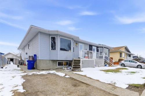 13 Green Meadow Crescent, Strathmore, AB - Outdoor
