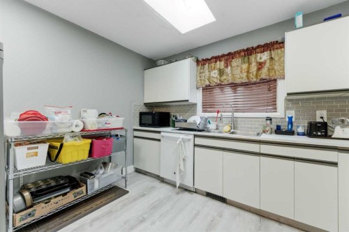 13 Green Meadow Crescent, Strathmore, AB - Indoor Photo Showing Kitchen