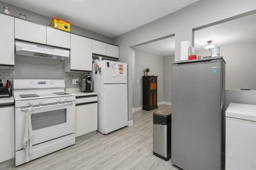 13 Green Meadow Crescent, Strathmore, AB - Indoor Photo Showing Kitchen