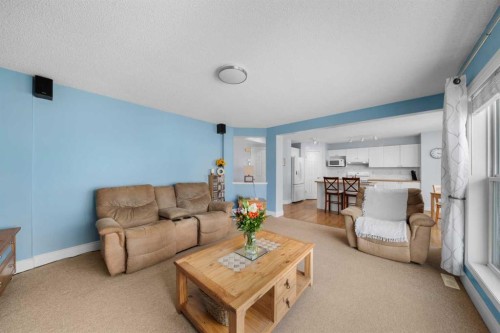 66 Crystalridge Crescent, Okotoks, AB - Indoor Photo Showing Living Room