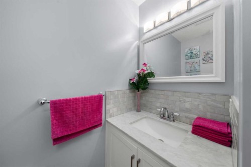 66 Crystalridge Crescent, Okotoks, AB - Indoor Photo Showing Bathroom