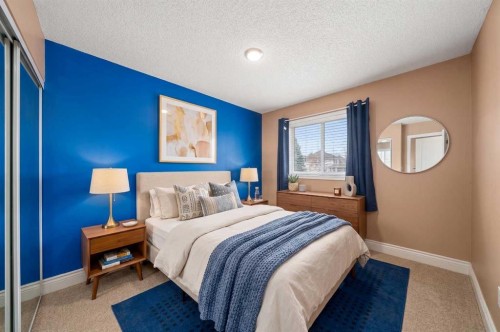 66 Crystalridge Crescent, Okotoks, AB - Indoor Photo Showing Bedroom