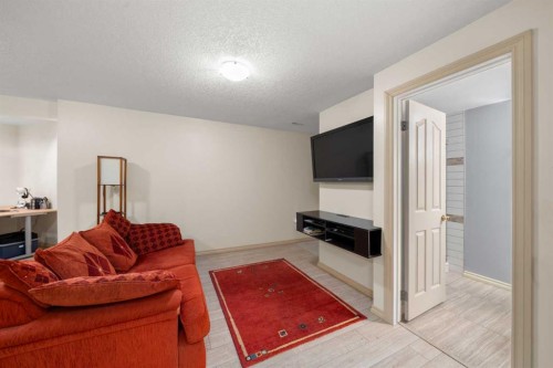 66 Crystalridge Crescent, Okotoks, AB - Indoor Photo Showing Living Room