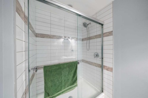 66 Crystalridge Crescent, Okotoks, AB - Indoor Photo Showing Bathroom