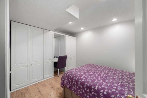 66 Crystalridge Crescent, Okotoks, AB - Indoor Photo Showing Bedroom