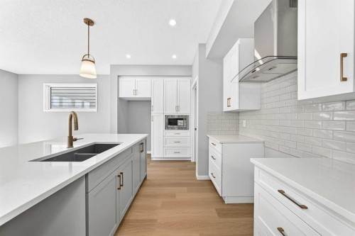 547 Mercado Avenue Se, Calgary, AB - Indoor Photo Showing Kitchen With Double Sink With Upgraded Kitchen