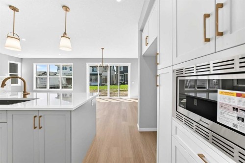 547 Mercado Avenue Se, Calgary, AB - Indoor Photo Showing Kitchen With Upgraded Kitchen