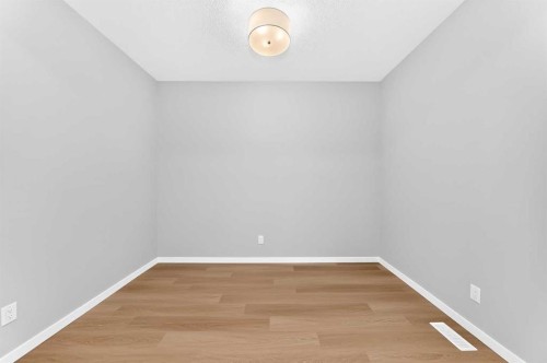 547 Mercado Avenue Se, Calgary, AB - Indoor Photo Showing Other Room