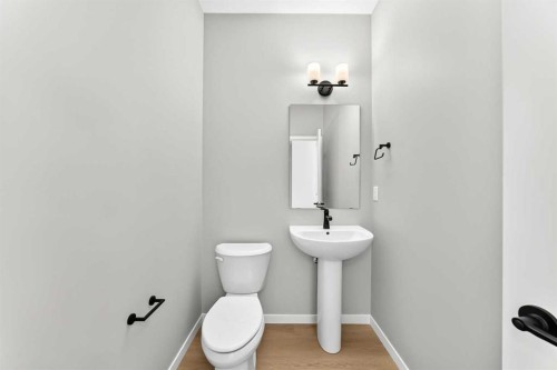 547 Mercado Avenue Se, Calgary, AB - Indoor Photo Showing Bathroom