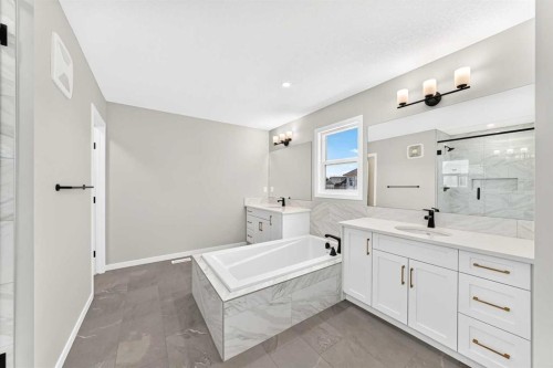 547 Mercado Avenue Se, Calgary, AB - Indoor Photo Showing Bathroom