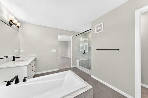 547 Mercado Avenue Se, Calgary, AB - Indoor Photo Showing Bathroom