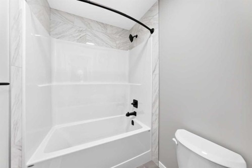 547 Mercado Avenue Se, Calgary, AB - Indoor Photo Showing Bathroom
