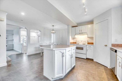 223 Coventry Road Ne, Calgary, AB - Indoor Photo Showing Kitchen