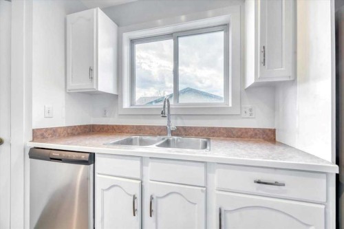 223 Coventry Road Ne, Calgary, AB - Indoor