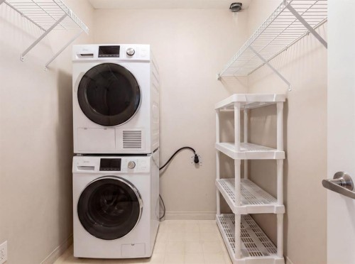 210-3 Parklane Way, Strathmore, AB - Indoor Photo Showing Laundry Room