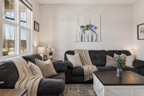 267 Sundown Road West, Cochrane, AB - Indoor Photo Showing Living Room