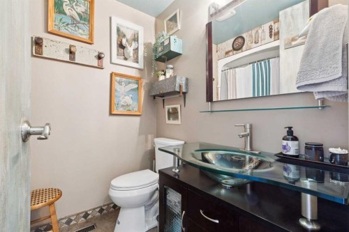 104 Cedarpark Drive Sw, Calgary, AB - Indoor Photo Showing Bathroom