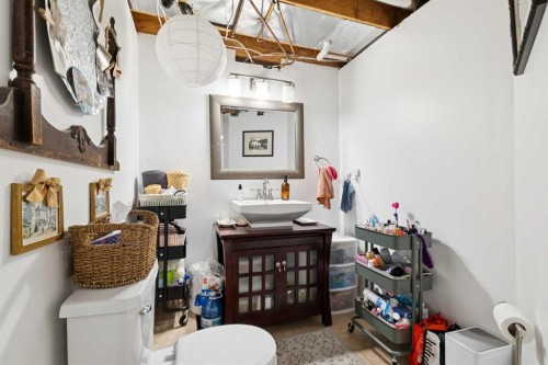 104 Cedarpark Drive Sw, Calgary, AB - Indoor Photo Showing Bathroom
