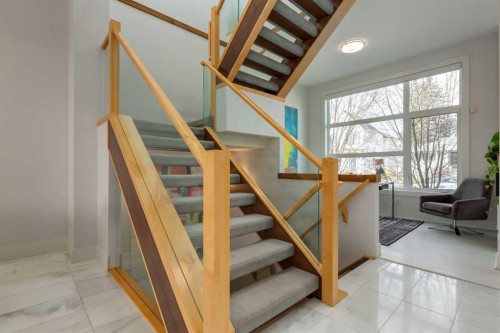 2210 Victoria Crescent Nw, Calgary, AB - Indoor Photo Showing Other Room