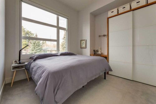 2210 Victoria Crescent Nw, Calgary, AB - Indoor Photo Showing Bedroom