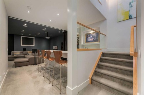 2210 Victoria Crescent Nw, Calgary, AB - Indoor Photo Showing Other Room