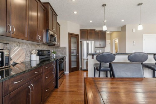 161 Heritage Bay, Cochrane, AB - Indoor Photo Showing Kitchen
