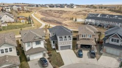 161 Heritage Bay Cochrane, AB T4C 0L5