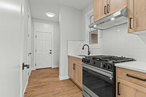 294 Kinniburgh Loop, Chestermere, AB - Indoor Photo Showing Kitchen