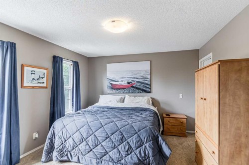 14 Elgin Meadows Way Se, Calgary, AB - Indoor Photo Showing Bedroom