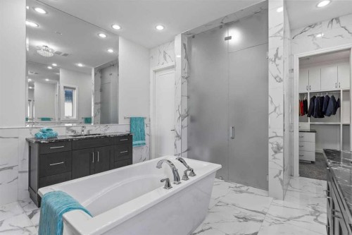 112 Cranbrook View Se, Calgary, AB - Indoor Photo Showing Bathroom