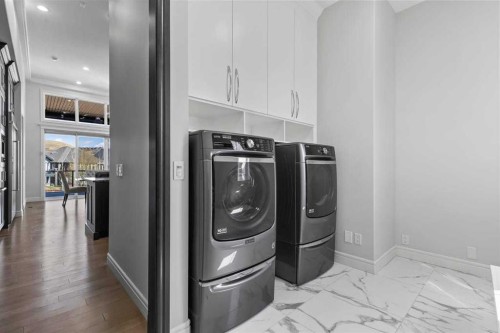 112 Cranbrook View Se, Calgary, AB - Indoor Photo Showing Laundry Room