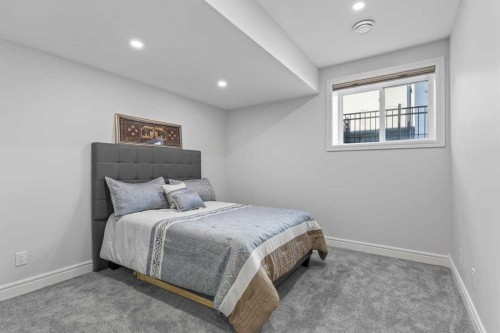 112 Cranbrook View Se, Calgary, AB - Indoor Photo Showing Bedroom