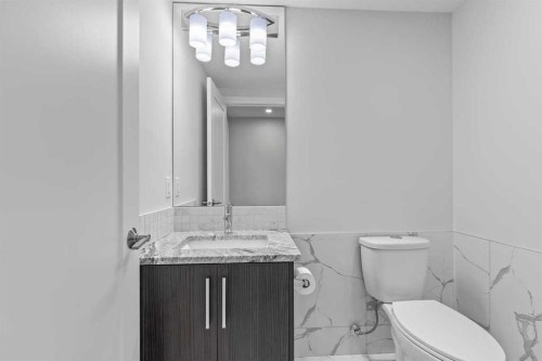 112 Cranbrook View Se, Calgary, AB - Indoor Photo Showing Bathroom