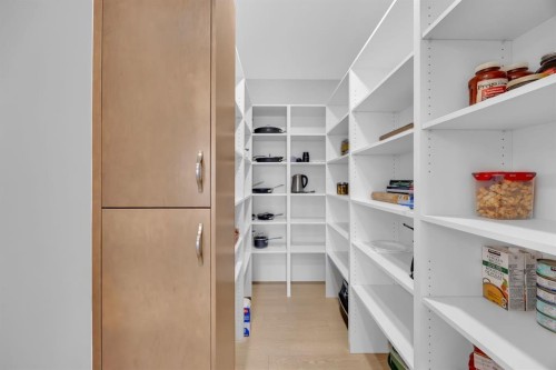 192 Magnolia Manor Se, Calgary, AB - Indoor With Storage