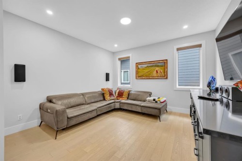 192 Magnolia Manor Se, Calgary, AB - Indoor Photo Showing Living Room