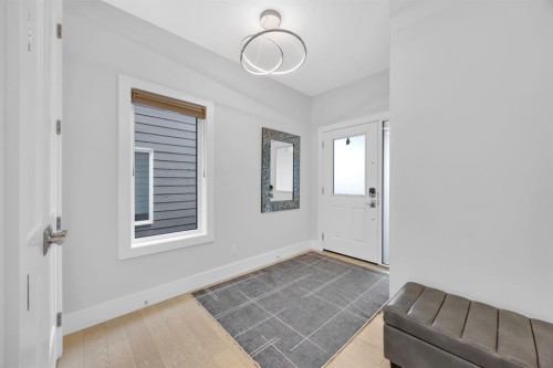 192 Magnolia Manor Se, Calgary, AB - Indoor Photo Showing Other Room