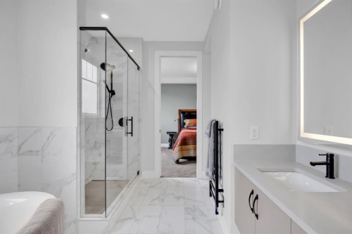 192 Magnolia Manor Se, Calgary, AB - Indoor Photo Showing Bathroom