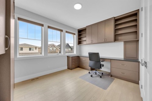 192 Magnolia Manor Se, Calgary, AB - Indoor Photo Showing Office