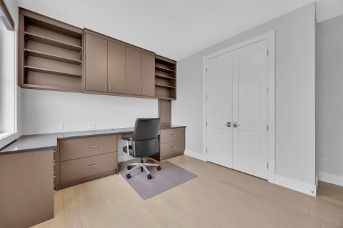 192 Magnolia Manor Se, Calgary, AB - Indoor Photo Showing Office