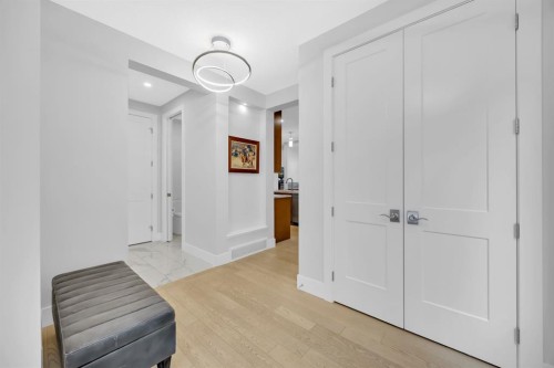 192 Magnolia Manor Se, Calgary, AB - Indoor Photo Showing Other Room