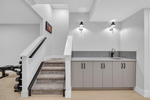 192 Magnolia Manor Se, Calgary, AB - Indoor Photo Showing Other Room