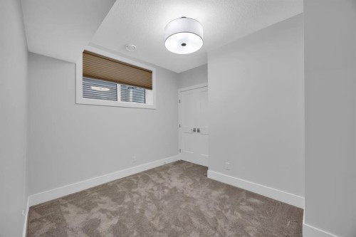 192 Magnolia Manor Se, Calgary, AB - Indoor Photo Showing Other Room